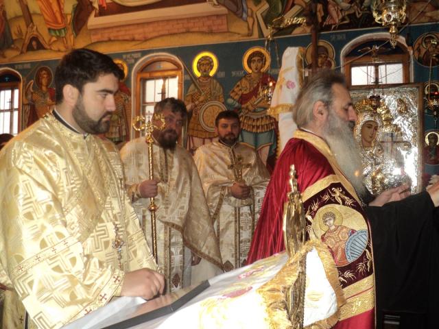 IPS Teofan, prezent în mijlocul enoriaşilor parohiei „Sfinţii Părinţi Ioachim şi Ana“ - Mărăţei 3