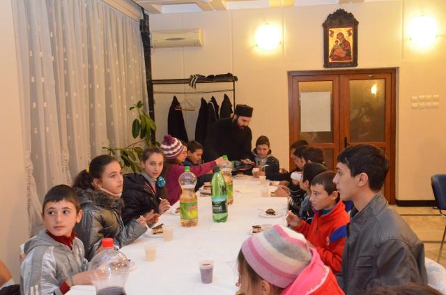 Copiii parohiei Stânca-Roznovanu, în vizită la Colegiul „Sfântul Nicolae“