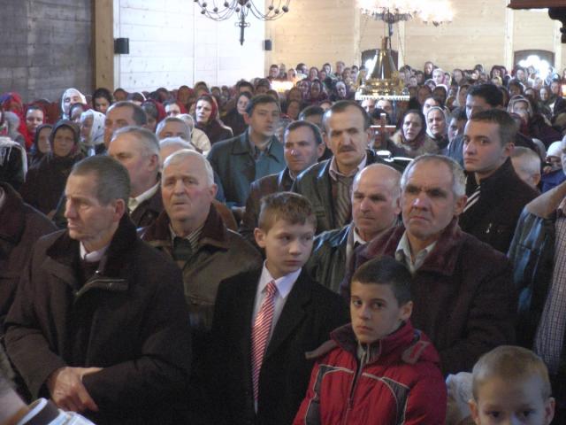 Liturghie arhierească în parohia Laura - Vicovu de Sus