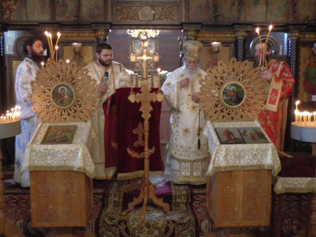 Liturghie arhierească în parohia Laura - Vicovu de Sus