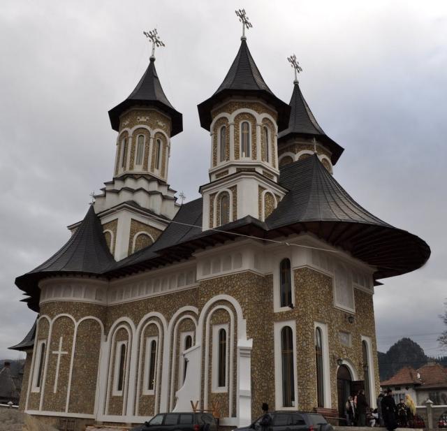 IPS Pimen: "Prin pocăinţă, mintea noastră se întoarce către Dumnezeu"