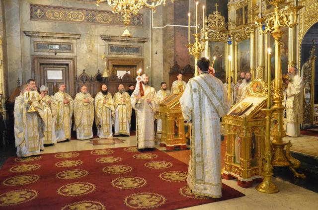 Liturghie oficiată de doi arhierei, la hramul Facultății de Teologie din Iași