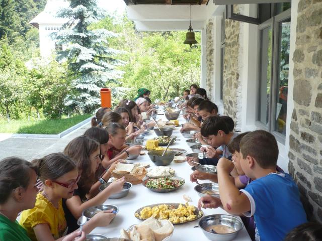 „Izvoarele bucuriei” – Tabăra de vară de la Bălţăteşti