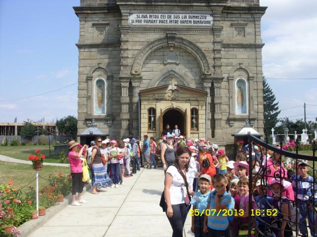 Proiectul misionar „Tabăra din pridvorul satului” pentru copiii săraci