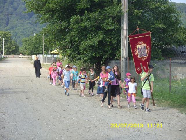 Proiectul misionar „Tabăra din pridvorul satului” pentru copiii săraci