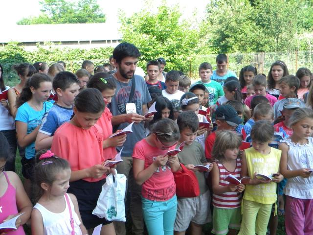 Proiectul misionar „Tabăra din pridvorul satului” pentru copiii săraci