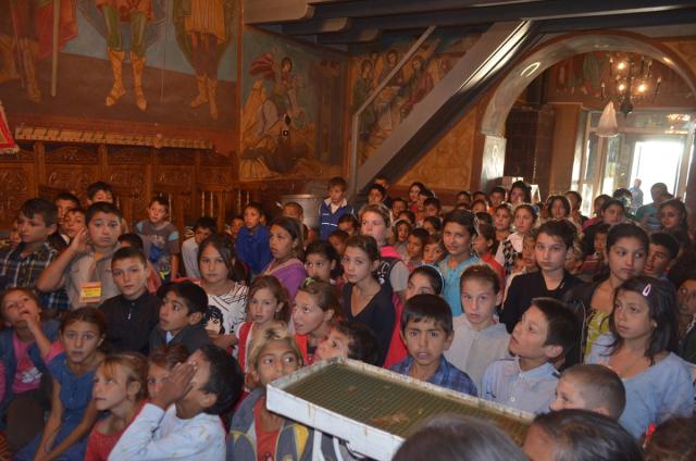 Proiectul misionar „Tabăra din pridvorul satului” pentru copiii săraci