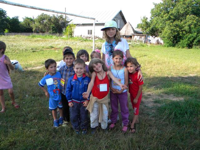Proiectul misionar „Tabăra din pridvorul satului” pentru copiii săraci