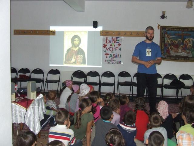 Proiectul misionar „Tabăra din pridvorul satului” pentru copiii săraci