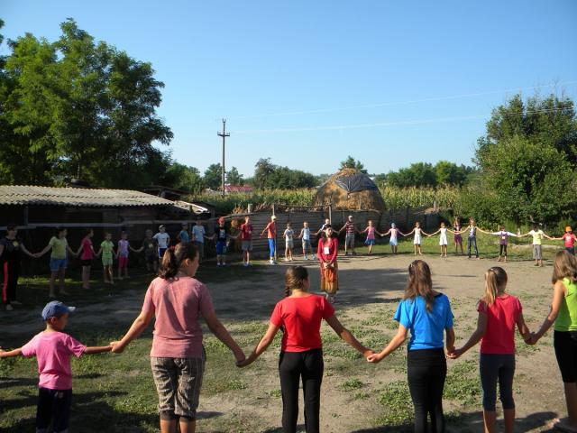 Proiectul misionar „Tabăra din pridvorul satului” pentru copiii săraci
