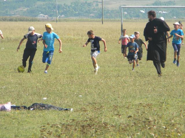 Proiectul misionar „Tabăra din pridvorul satului” pentru copiii săraci