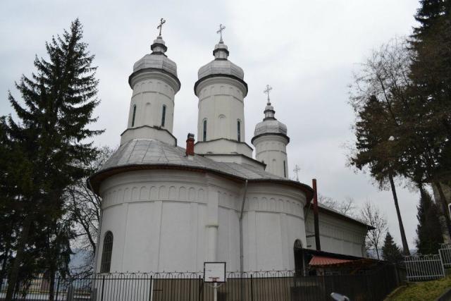 Bisericile Sfinţilor Trei Ierarhi din Moldova