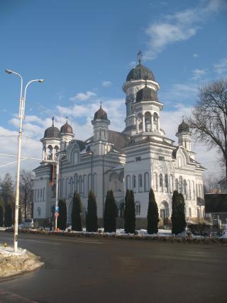 Slujbă arhierească la Catedrala "Pogorârea Sfântului Duh" din Rădăuţi