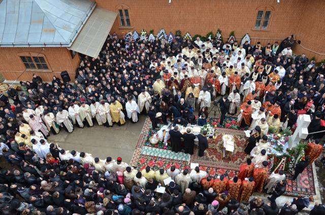 150 de slujitori ai sfintelor altare, prezenți la înmormântarea părintelui Constantin Cojocaru