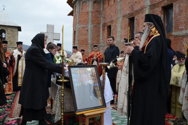 150 de slujitori ai sfintelor altare, prezenți la înmormântarea părintelui Constantin Cojocaru