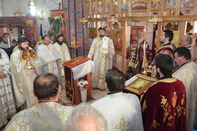 IPS Mitropolit Teofan a oficiat slujba Botezului pentru cel de-al patrulea copil al parohului din Frenciugi