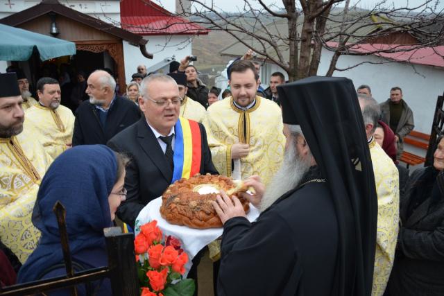 Sfinţire de clopotniţă la Rediu Mitropoliei