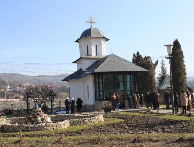 Icoana făcătoare de minuni a Maicii Domnului – Hodighitria de la Mănăstirea vâlceană Ostrov