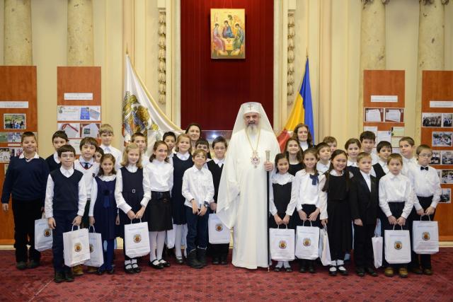 Școala Gimnazială „Sfinții Trei Ierarhi” din București și-a sărbătorit ocrotitorii