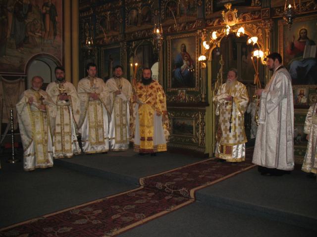 Slujbă arhierească la Catedrala "Pogorârea Sfântului Duh" din Rădăuţi
