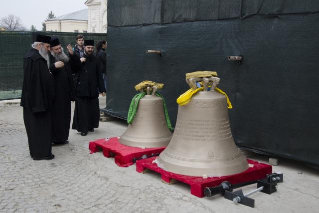 La Catedrala mitropolitană din Iași vor răsuna clopote noi (GALERIE FOTO)