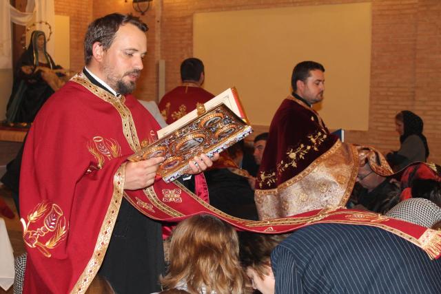 Taina Sfântului Maslu, săvârşită în sobor de şapte preoţi la Villarrobledo