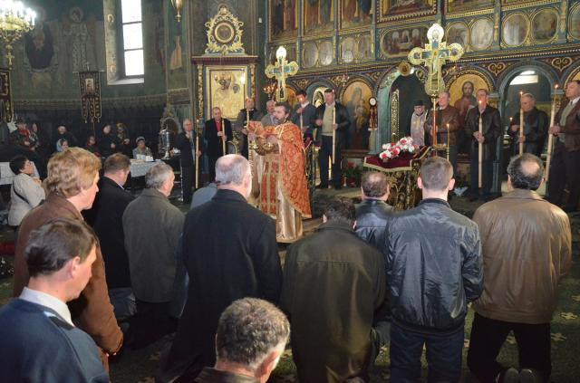 72 de elevi au dat răspunsurile liturgice la Biserica „Sfântul Nicolae“ din Câmpulung Moldovenesc