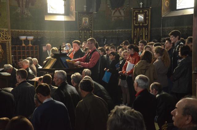 72 de elevi au dat răspunsurile liturgice la Biserica „Sfântul Nicolae“ din Câmpulung Moldovenesc