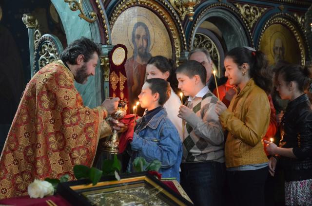 72 de elevi au dat răspunsurile liturgice la Biserica „Sfântul Nicolae“ din Câmpulung Moldovenesc