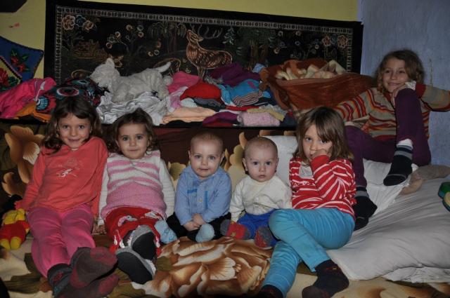 Faptă de milostenie pentru o familie nevoiaşă din satul Focuri