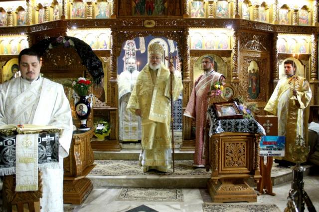 Hram la cea mai veche mănăstire din Ţara Românească