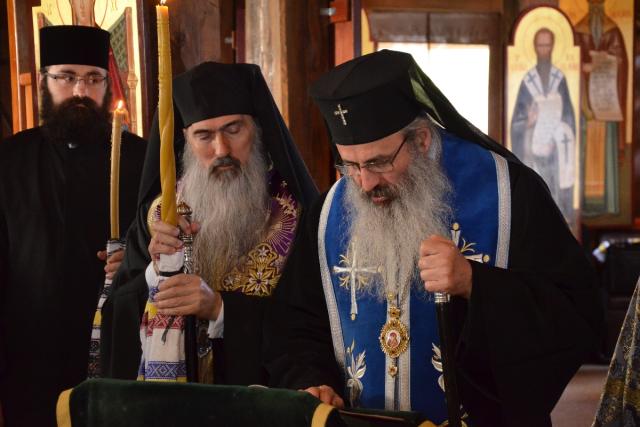 Părintele Zenovie Ghidescu a primit „sărutarea cea mai de pe urmă“