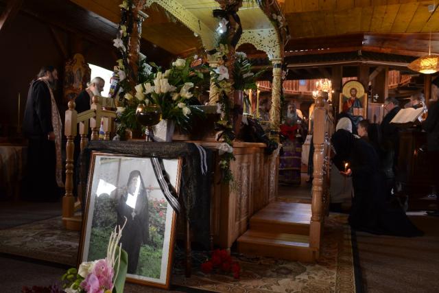 Părintele Zenovie Ghidescu a primit „sărutarea cea mai de pe urmă“