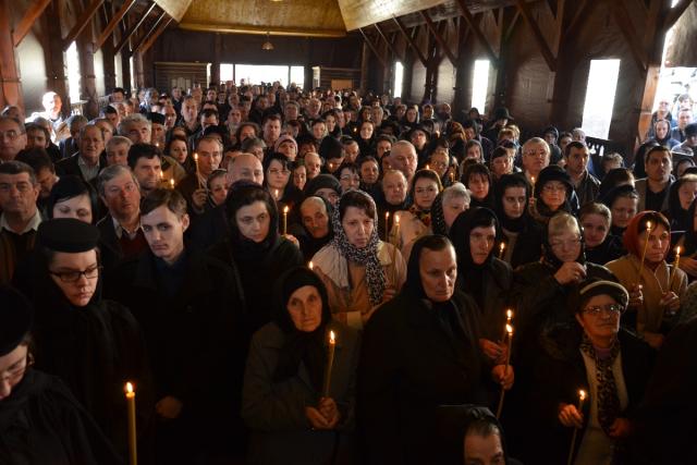 Părintele Zenovie Ghidescu a primit „sărutarea cea mai de pe urmă“