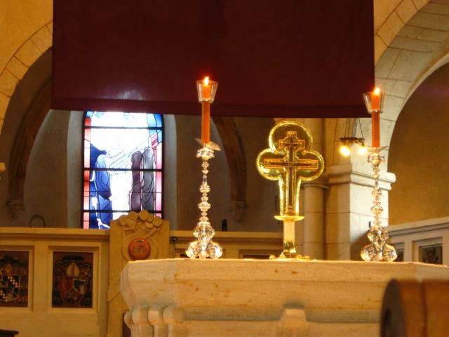 Slujbă ortodoxă şi închinare la Sfânta Cruce în Catedrala din Limburg