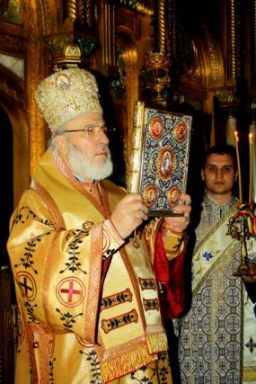 Liturghie Arhierească la Catedrala Arhiepiscopală din Curtea de Argeş