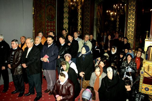 Liturghie Arhierească la Catedrala Arhiepiscopală din Curtea de Argeş