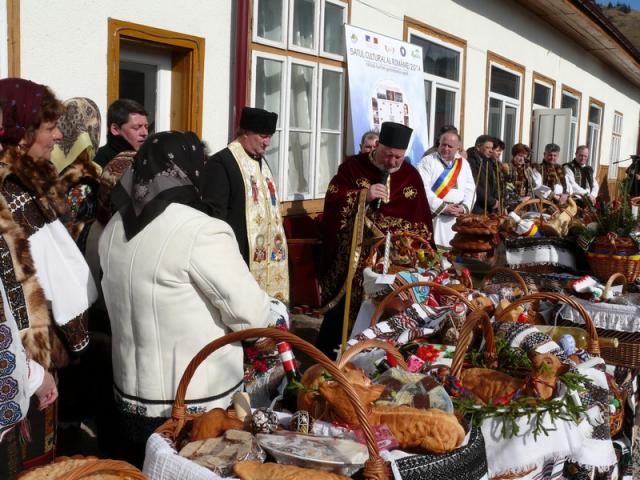 Festival naţional dedicat ouălor încondeiate la Ciocăneşti