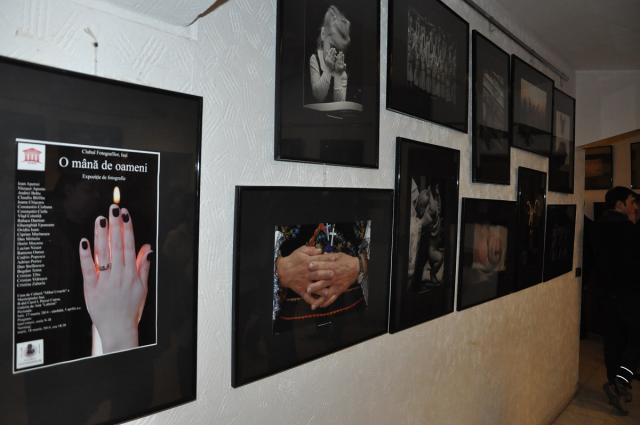 "Membrii Clubului Fotografilor au adus mâinile în Copou"