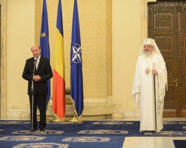 Nouă ierarhi români din diaspora decoraţi la Cotroceni