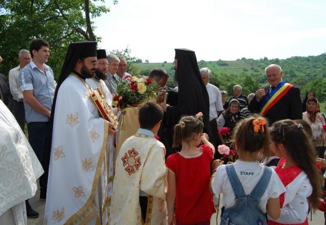 Slujire arhierească la Mănăstirea Dobreşti