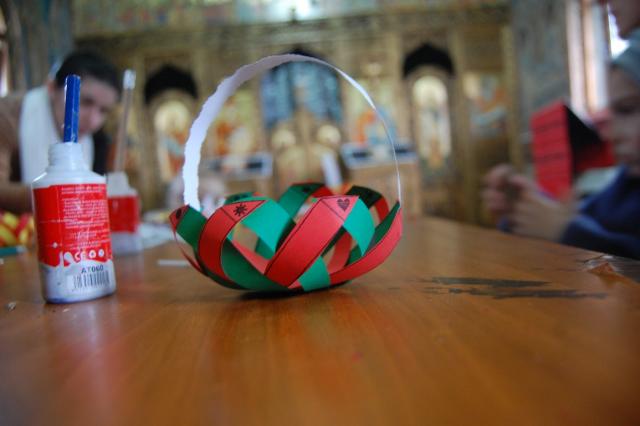 „Micii apostoli” au încondeiat ouă