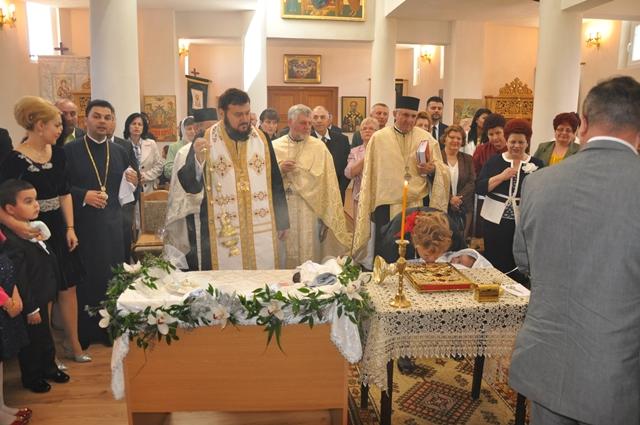 Liturghie arhierească şi Taina Sfântului Botez săvârşite la Biserica "Sfântul Nicolae" din Zalău
