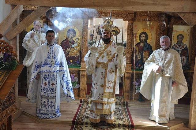 Liturghie arhierească şi Taina Sfântului Botez săvârşite la Biserica "Sfântul Nicolae" din Zalău