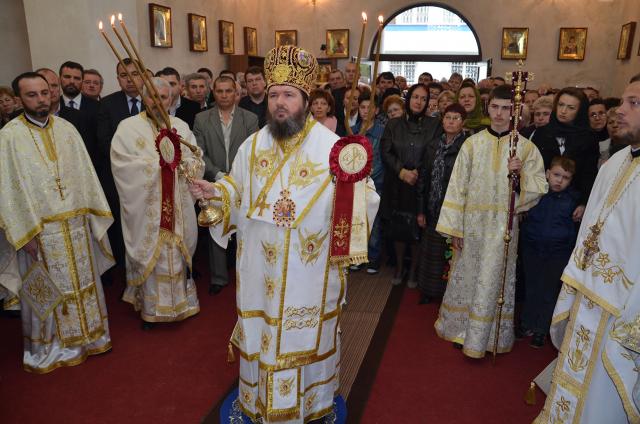 Prima Sfântă Liturghie arhierească în noua biserică din parohia bihoreană Băile Felix