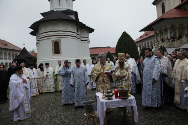 Mănăstirea "Brâncoveanu" de la Sâmbăta de Sus, în zi de hram