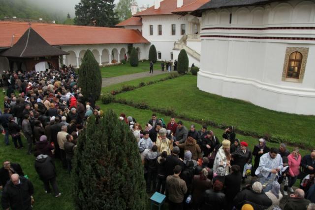 Mănăstirea "Brâncoveanu" de la Sâmbăta de Sus, în zi de hram