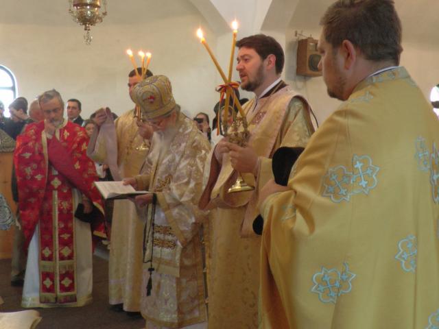 Liturghie arhierească în Parohia Mitocu Dragomirnei 2