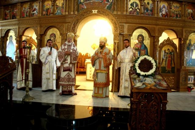 Doi ierarhi au slujit ieri în cel mai mare lăcaş de cult din cuprinsul Eparhiei Argeşului şi Muscelului