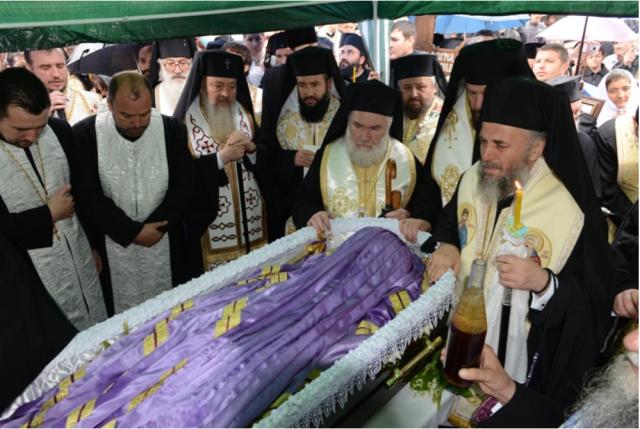 Înaltpreasfinţitul Părinte Arhiepiscop Gherasim Cristea a fost înmormântat la Râmnicu Vâlcea